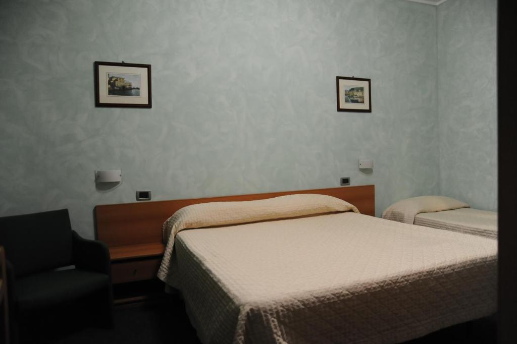 Hotel Valentini Inn フォリーニョ 部屋 写真