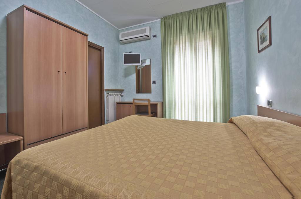 Hotel Valentini Inn フォリーニョ エクステリア 写真