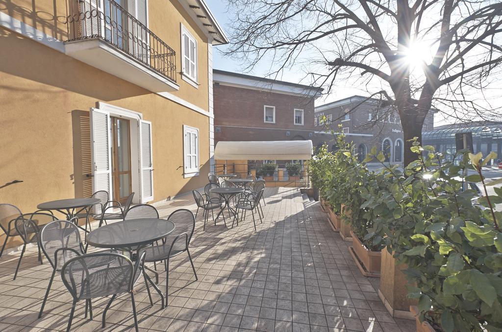 Hotel Valentini Inn フォリーニョ エクステリア 写真